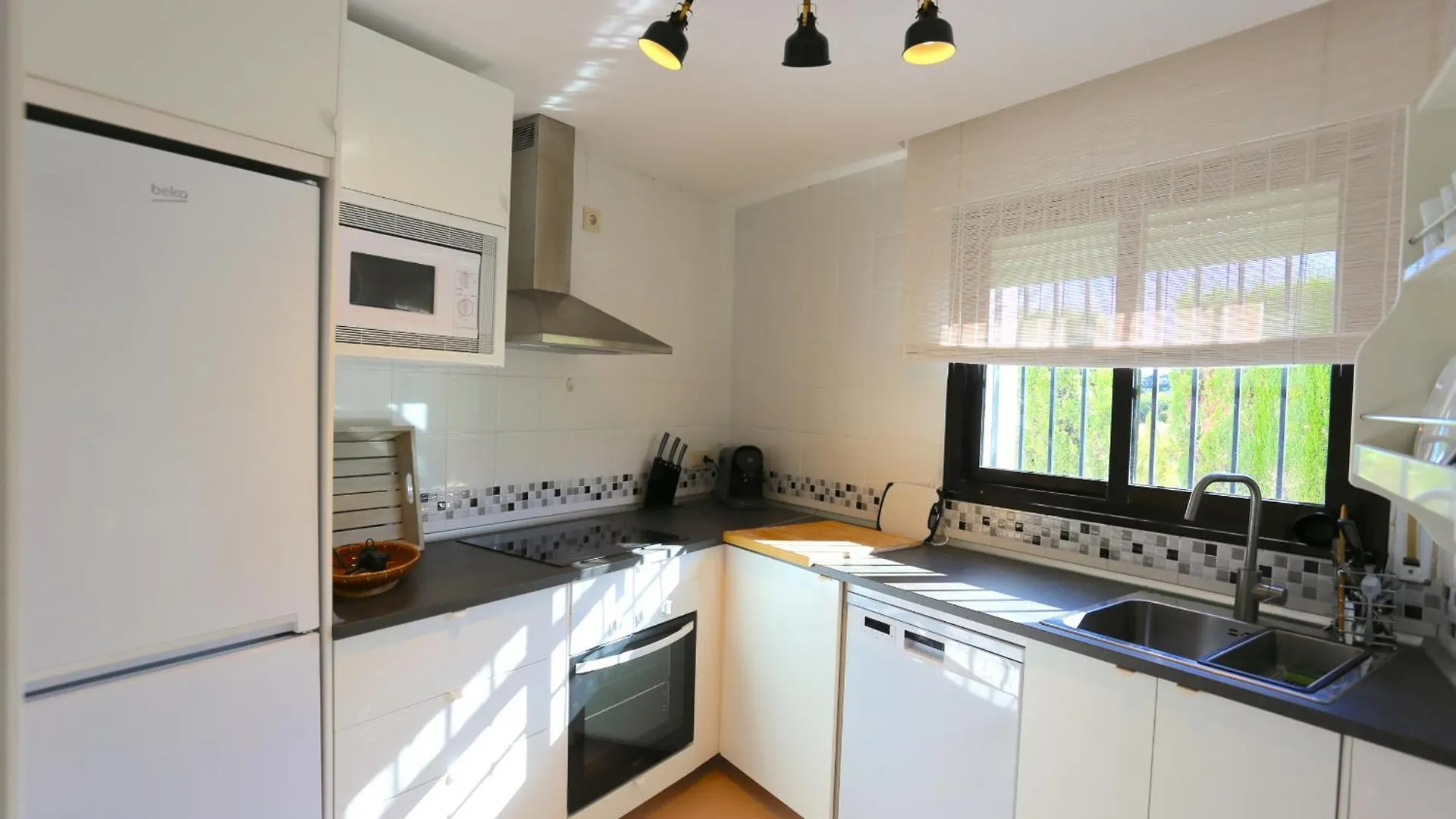 Estepona Premium Beach House 0*,